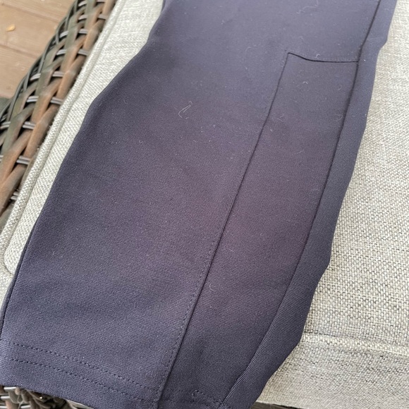 women’s basic additions very good condition with a good amount of stretch. - Picture 5 of 9